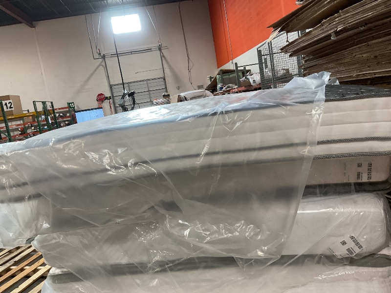 Photo 1 of **DIRTY  FROM TRANSPORT
**QUENSIYE 10 Inch Full Size Mattress,Memory Foam Hybird Mattress in a Box with Individually Wrapped Pocket Springs,Motion Isolation,Pressure Relief,Strong Edge Support,Medium Firm