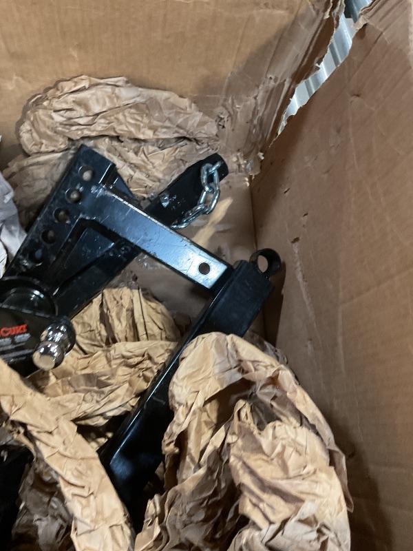 Photo 1 of CURT 17052 Round Bar Weight Distribution Hitch with Integrated Lubrication, Up to 10K, 2-Inch Shank