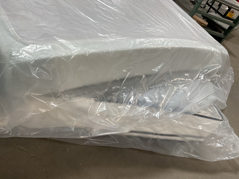 Photo 1 of **DIRTY FROM TRANSPORT** ZINUS 10 Inch Green Tea Memory Foam Mattress [New Version], Queen, Fiberglass free, Medium Firm Feel, Zoned Pressure Relief, Certified Safe Foams & Fabric, 