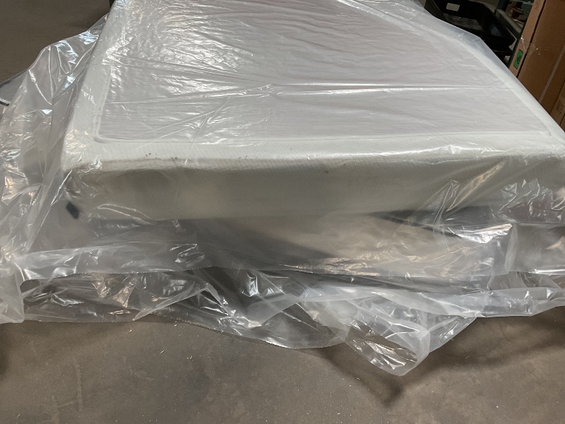 Photo 1 of **DIRTY FROM TRANSPORT** ZINUS 10 Inch Green Tea Memory Foam Mattress [New Version], Queen, Fiberglass free, Medium Firm Feel, Zoned Pressure Relief, Certified Safe Foams & Fabric, 