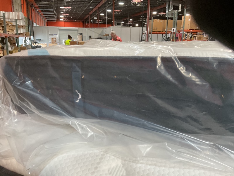 Photo 1 of **DIRTY FROM TRANSPORT**14" Full Mattress - Luxury Hybrid Gel Memory Foam - 365 Night Trial - 7 Premium Pressure-Relieving Layers -