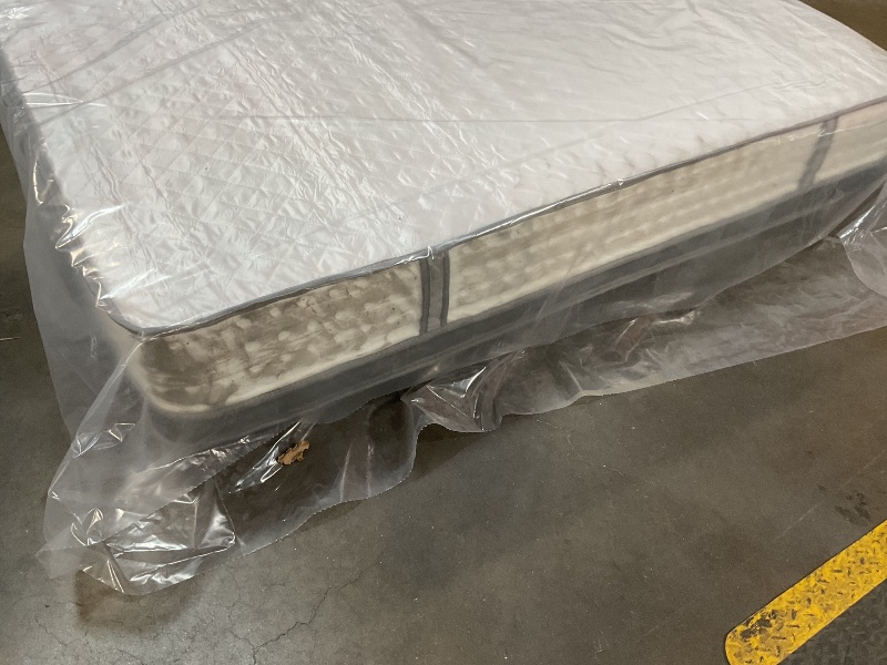 Photo 1 of **DIRTY FROM TRANSPORT**KOULABR Z Queen Size Mattress, 12 Inch Hybrid Mattress in a Box, Gel Memory Foam, Individually Wrapped Pocket Coils Innerspring, Pressure Relief, Medium Firm (12 INCH, Queen (New))