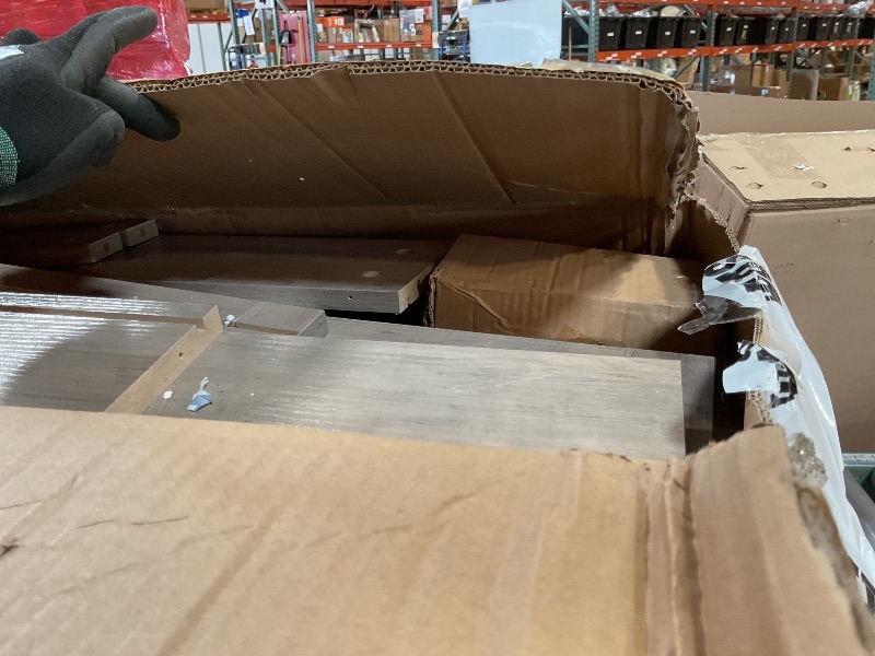Photo 1 of **SELLING FOR PARTS ONLY**Dresser size unknown.