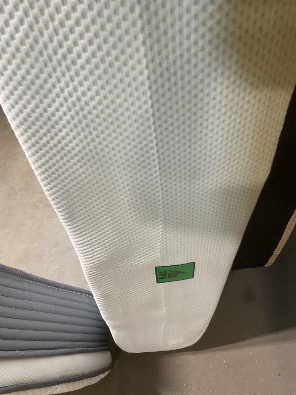 Photo 1 of **DIRTY FROM TRANSPORT **ZINUS 12 Inch Green Tea Cooling Memory Foam Mattress [New Version], Queen, Fiberglass Free, Medium Firmness, Cooling Gel Foam, Certified Safe Foams & Fabric, 