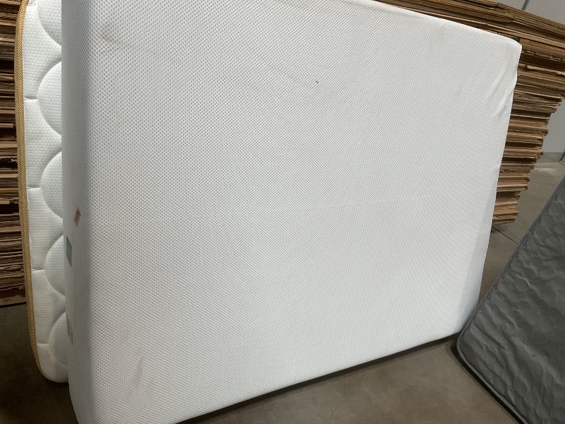 Photo 1 of **DIRTY FROM TRANSPORT **ZINUS 12 Inch Green Tea Cooling Memory Foam Mattress [New Version], Queen, Fiberglass Free, Medium Firmness, Cooling Gel Foam, Certified Safe Foams & Fabric, 