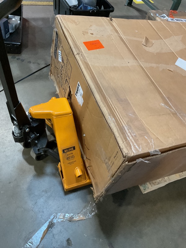 Photo 1 of **SELLING FOR PARTS. DID NOT SEE THE KEYS**Thule Motion 3 XXL