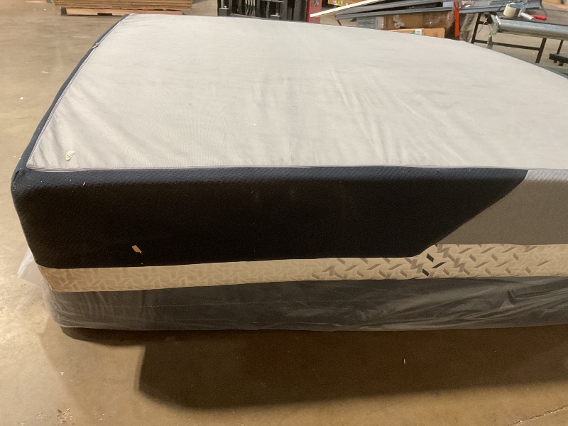 Photo 1 of **DIRTY FROM TRANSPORT **Nectar Luxe 14” King Mattress - Medium Firm - Contouring Memory Foam - Cooling Upgrade - 3” Pressure Relief Layer - Responsive Support - Mattress in a Box - 365-Night Trial & Forever Warranty