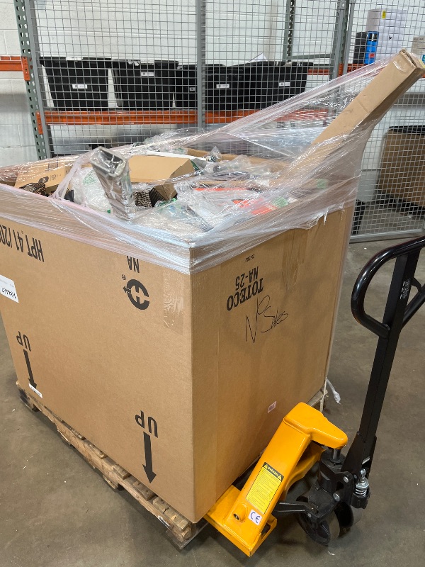 Photo 1 of **FINAL SALE/ NO RETURNS/ PALLET OF RANDOM ITEMS APPROXIMATELY 300 PCS**
WILL NEED TRUCK TO PUCK UP 

