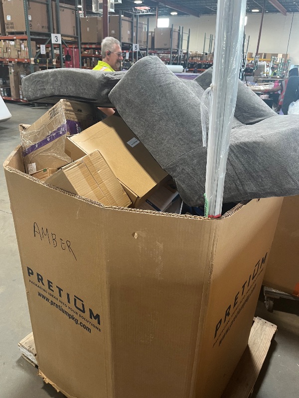 Photo 1 of *** NON REFUNDABLE *** NELLIS AUCTION
TRASH/NON SELL PALLET

** must bring truck to pick up**