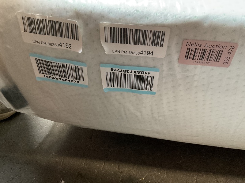 Photo 1 of *DIRTY FROM TRANSPORT* ZINUS 12 Inch Green Tea Memory Foam Mattress [New Version], King, Fiberglass free, Medium Firm Feel, Zoned Pressure Relief, Certified Safe Foams & Fabric, Mattress in A BAG
