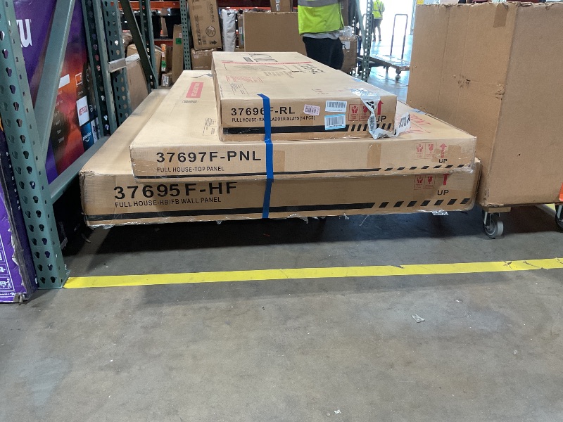 Photo 1 of **SELLING AS PARTS FOR PARTIAL SET**Acme -
FULL HOUSE TOP PANEL
FULL HOUSE RAIL / LADDER / SLATS
FULL HOUSE HB/FB WALL PANEL