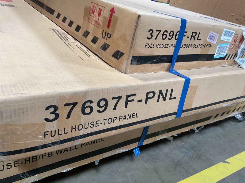 Photo 1 of **SELLING AS PARTS FOR PARTIAL SET**Acme -
FULL HOUSE TOP PANEL
FULL HOUSE RAIL / LADDER / SLATS
FULL HOUSE HB/FB WALL PANEL
