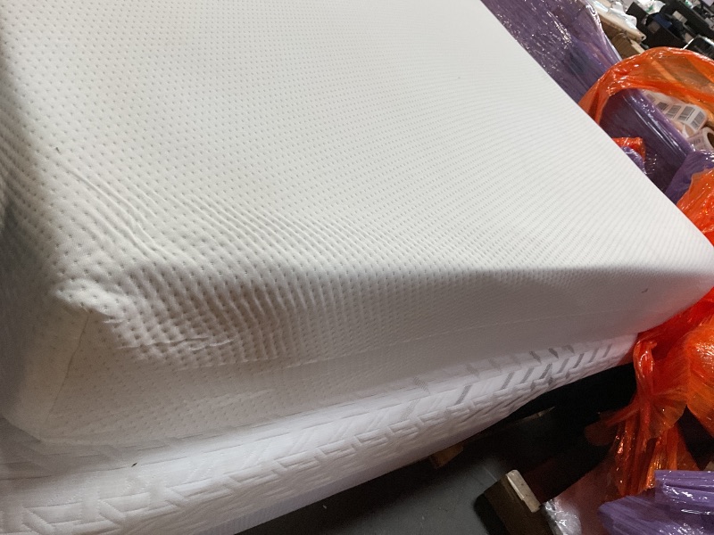 Photo 1 of **DIRTY FROM TRANSPORT **ZINUS 10 Inch Green Tea Memory Foam Mattress [New Version], Queen, Fiberglass free, Medium Firm Feel, Zoned Pressure Relief, Certified Safe Foams & Fabric, 