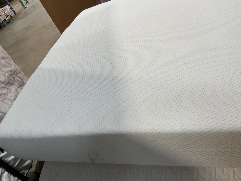 Photo 1 of **DIRTY FROM TRANSPORT **ZINUS 10 Inch Green Tea Memory Foam Mattress [New Version], Queen, Fiberglass free, Medium Firm Feel, Zoned Pressure Relief, Certified Safe Foams & Fabric, 