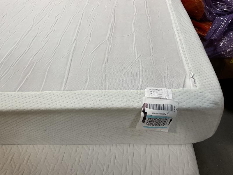 Photo 1 of **DIRTY FROM TRANSPORT **ZINUS 10 Inch Green Tea Memory Foam Mattress [New Version], Queen, Fiberglass free, Medium Firm Feel, Zoned Pressure Relief, Certified Safe Foams & Fabric, 
