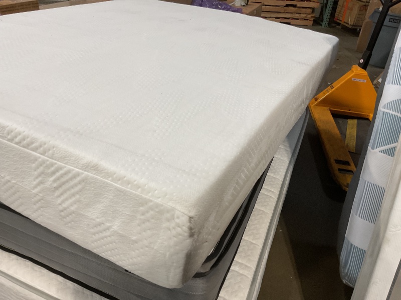 Photo 1 of **DIRTY FROM TRANSPORT **Novilla Queen Mattress, 10 Inch Queen Size Mattress  Gel Memory Foam Mattresses for Comfort Sleep, Cooling Night Sleep & Pressure Relief, CertiPUR-US Certified