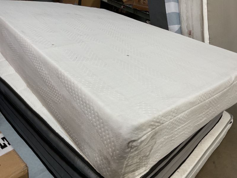 Photo 1 of **DIRTY FROM TRANSPORT **Novilla Queen Mattress, 10 Inch Queen Size Mattress  Gel Memory Foam Mattresses for Comfort Sleep, Cooling Night Sleep & Pressure Relief, CertiPUR-US Certified