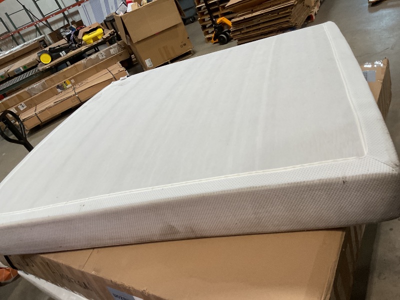 Photo 1 of **DIRTY FROM TRANSPORT **ZINUS 10 Inch Green Tea Cooling Memory Foam Mattress [New Version], King, Fiberglass Free, Medium Firmness, Cooling Gel Foam, Certified Safe Foams & Fabric, **DIRTY FROM TRANSPORT **