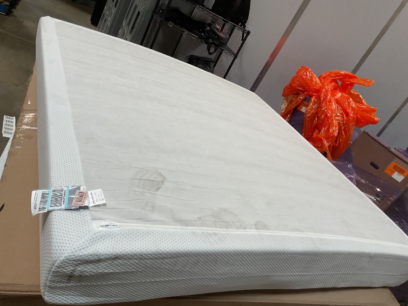 Photo 1 of **DIRTY FROM TRANSPORT **ZINUS 10 Inch Green Tea Cooling Memory Foam Mattress [New Version], King, Fiberglass Free, Medium Firmness, Cooling Gel Foam, Certified Safe Foams & Fabric, **DIRTY FROM TRANSPORT **