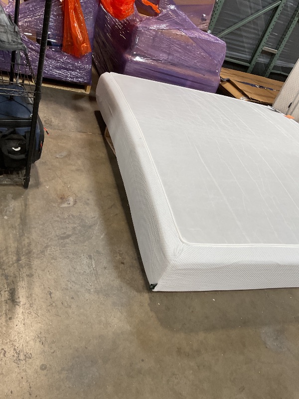 Photo 1 of **DIRTY FROM TRANSPORT, TEAR**ZINUS 12 Inch Green Tea Cooling Memory Foam Mattress [New Version], King, Fiberglass Free, Medium Firmness, Cooling Gel Foam, Certified Safe Foams & Fabric, Mattress 