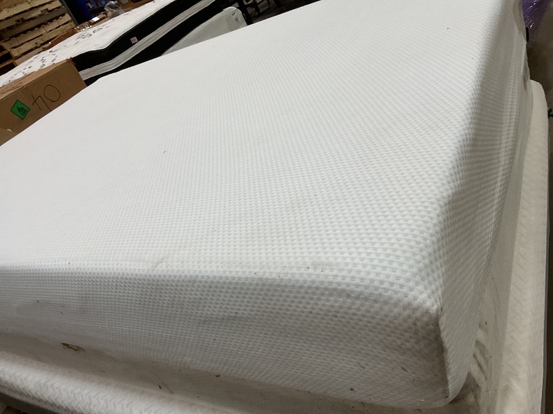 Photo 1 of **DIRTY FROM TRANSPORT **ZINUS 10 Inch Green Tea Cooling Memory Foam Mattress [New Version], Full, Fiberglass Free, Medium Firmness, Cooling Gel Foam, Certified Safe Foams & Fabric, Mattress 