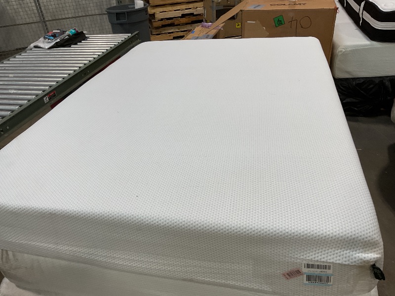 Photo 1 of **DIRTY FROM TRANSPORT **ZINUS 10 Inch Green Tea Cooling Memory Foam Mattress [New Version], Full, Fiberglass Free, Medium Firmness, Cooling Gel Foam, Certified Safe Foams & Fabric, Mattress 