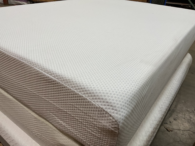 Photo 1 of **DIRTY FROM TRANSPORT **ZINUS 10 Inch Green Tea Cooling Memory Foam Mattress [New Version], Full, Fiberglass Free, Medium Firmness, Cooling Gel Foam, Certified Safe Foams & Fabric, Mattress 