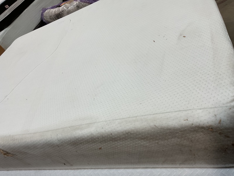 Photo 1 of **DIRT AND TEAR FROM TRANSPORT **ZINUS 10 Inch Green Tea Memory Foam Mattress [New Version], Full, Fiberglass free, Medium Firm Feel, Zoned Pressure Relief, Certified Safe Foams & Fabric, Mattress 