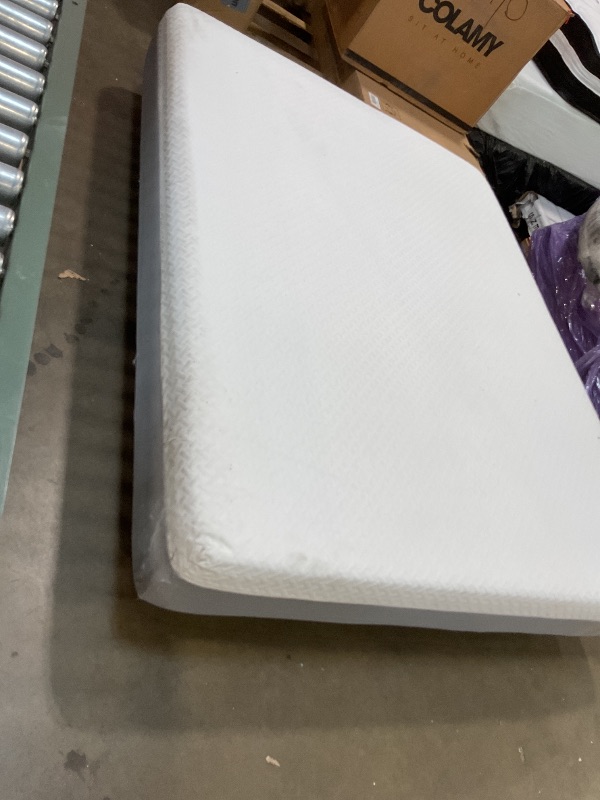 Photo 1 of **DIRTY FROM TRANSPORT **ZINUS 10 Inch Green Tea Essential Memory Foam Mattress [New Version], Queen, Fiberglass Free, Medium Feel, Breathable Airflow Memory Foam, Certified Safe Foams & Fabric, Mattress 