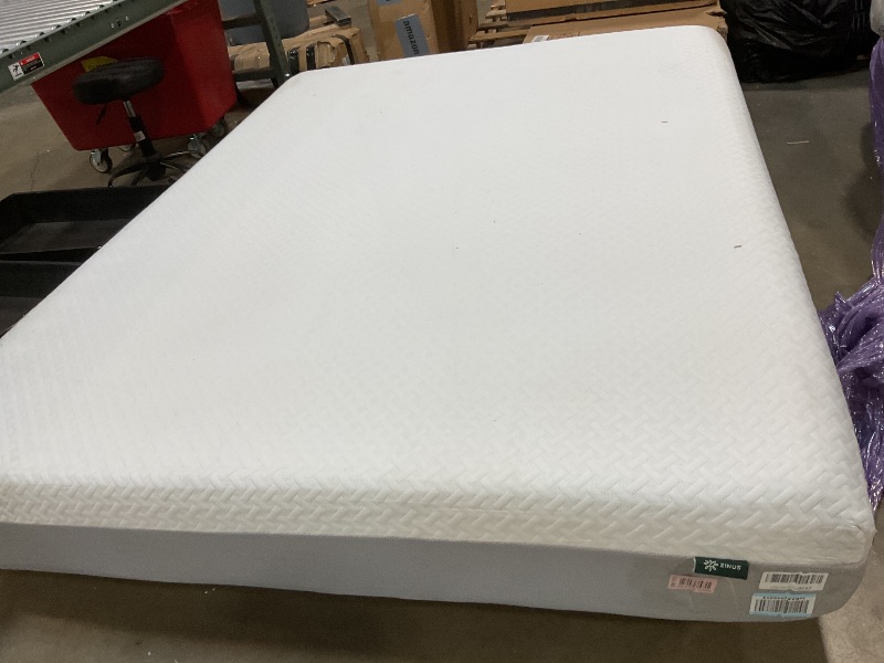 Photo 1 of **DIRTY FROM TRANSPORT **ZINUS 10 Inch Green Tea Essential Memory Foam Mattress [New Version], Queen, Fiberglass Free, Medium Feel, Breathable Airflow Memory Foam, Certified Safe Foams & Fabric, Mattress 