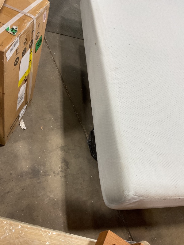 Photo 1 of **DIRTY FROM TRANSPORT **ZINUS 12 Inch Green Tea Memory Foam Mattress [New Version], King, Fiberglass free, Medium Firm Feel, Zoned Pressure Relief, Certified Safe Foams & Fabric, Mattress 