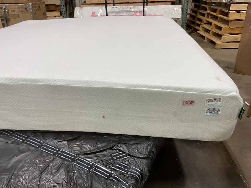 Photo 1 of **DIRTY FROM TRANSPORT **ZINUS 12 Inch Green Tea Memory Foam Mattress [New Version], King, Fiberglass free, Medium Firm Feel, Zoned Pressure Relief, Certified Safe Foams & Fabric, Mattress 