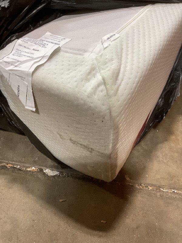 Photo 1 of **DIRTY FROM TRANSPORT **ZINUS 12 Inch Green Tea Memory Foam Mattress [New Version], King, Fiberglass free, Medium Firm Feel, Zoned Pressure Relief, Certified Safe Foams & Fabric, 