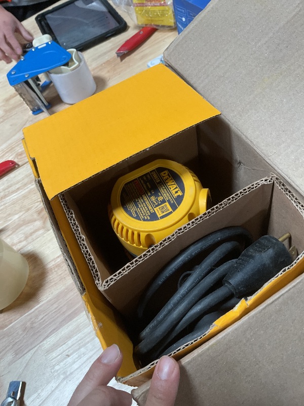 Photo 1 of ***PARTS ONLY***
DEWALT Router, Fixed Base, 12-Amp, 24,000 RPM Variable Speed Trigger, 2-1/4HP, Corded (DW618)