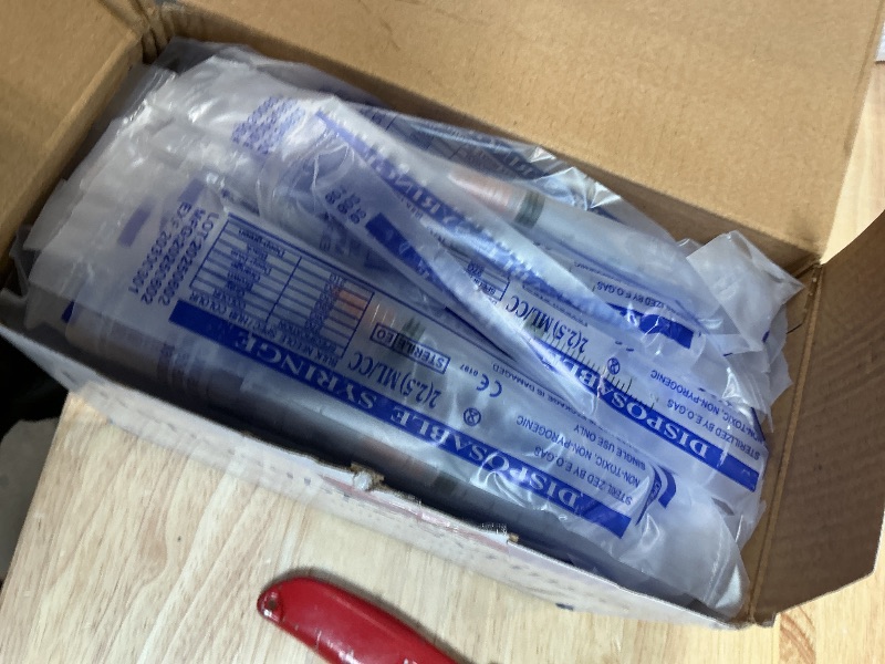 Photo 1 of 100 Pack 2.5mL/cc 25Ga 1 Inch Disposable Luer Lock Lab Syringes, Individually Sealed Packed