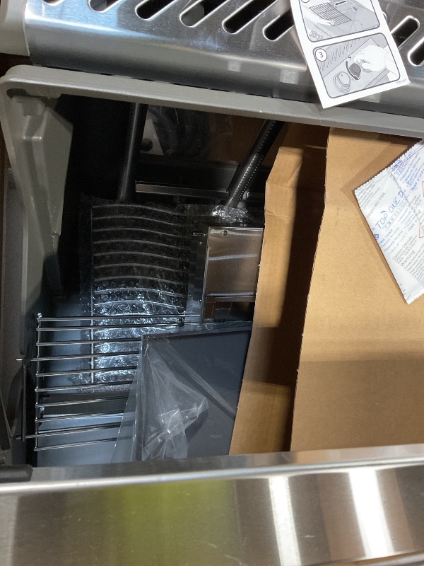 Photo 1 of ** DIRT/SCRATCHES FROM TRANSPORT** Napoleon Rogue PRO-S 625 Natural Gas Grill with Infrared Side and Rear Burners, Stainless Steel, Durable 7-Burner Outdoor BBQ