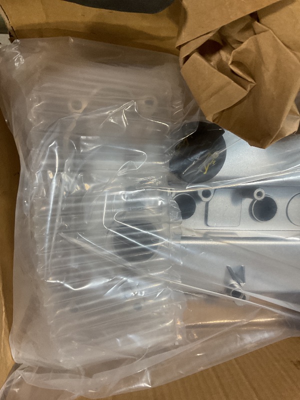 Photo 1 of **VALVE COVER ONLY**XUNUOPARTS 2.0L 2.3L Aluminum Valve Cover Compatible with 2006-2009 Mazda 3 Replace# L3N5-10-210C L3N5-10-210A L3N5-10-210B L3N510210C L3N510210A L3N510210B