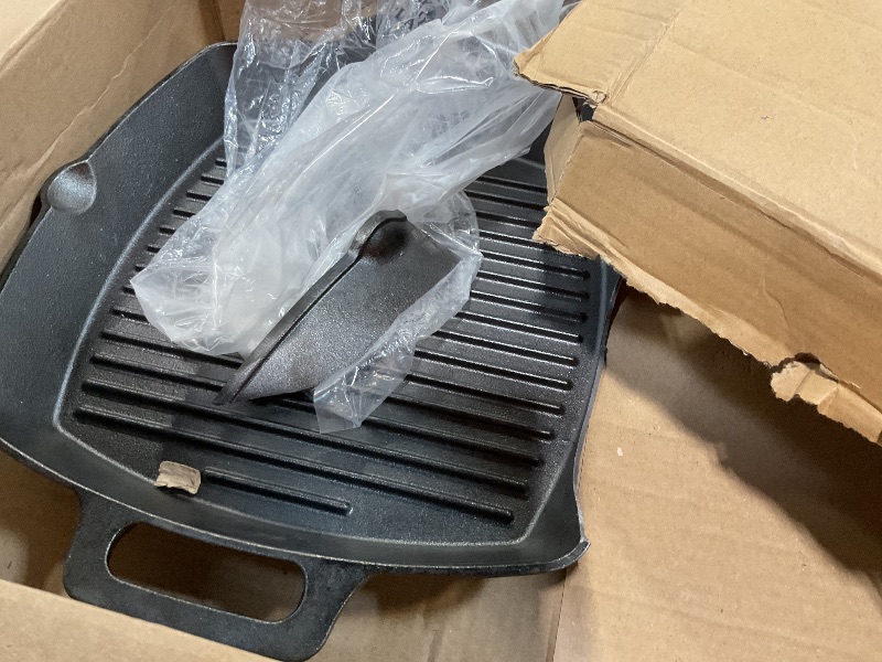 Photo 1 of * BROKEN TO PIECES SELLING FOR PARTS * * CRAFT SCRAP METAL *Bruntmor 13 Inch Cast Iron Pan Griddle - Pre-Seasoned Cast Iron Grill Pan for Stove Top and Outdoor Cooking - No Stick Grilling Pan with Ridges for Meats, Steaks and Vegetables - Induction Compat