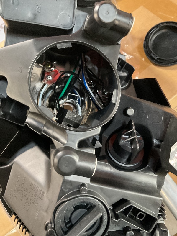 Photo 1 of * HEADLIGHTS NOT SECURE WITHIN THEIR HOUSING, MAY BE EASY FIX BUT UNSURE * DIBON AUTO Headlight Compatible for Mercedes Benz W204 C Class C300 C230 C350 2008 2009 2010 2011 Headlamp (Right Side)