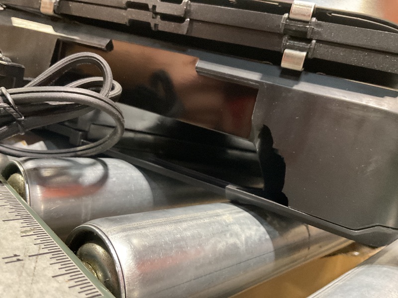 Photo 1 of * BROKEN PLASTIC, DOESNT CLOSE, SELLING FOR PARTS * Chefman 5-in-1 Digital Panini Press Grill Sandwich Maker and Griddle Grill Combo with Removable, Reversible Dishwasher-Safe Grilling Plates, Opens 180° for Indoor BBQ /Flat Top Grill, Stainless steel