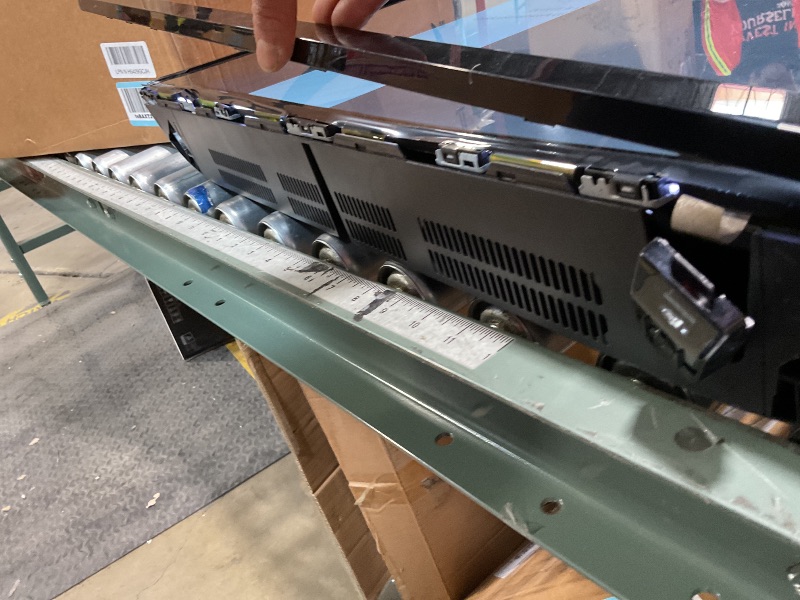 Photo 1 of * SELLING FOR PARTS, DAMAGE TO SCREEN AND POWER BUTTON HOUSING * Samsung 32-Inch Class HD H5000F Smart TV (2025 Model) HDR, Object Tracking Sound Lite, Knox Security, One UI Tizen