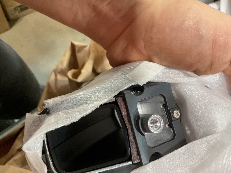 Photo 1 of ***FOR PARTS/ NON-FUNCTIONAL *** Alienware AW3423DWF Curved QD-OLED Gaming Monitor - 34-inch Quantum Dot OLED 0.1Ms 165Hz 21:9 Curved Display, 99.3% DCI-P3 Color Gamut, VESA DisplayHDR True Black 400, AMD FreeSync Premium Pro - Black