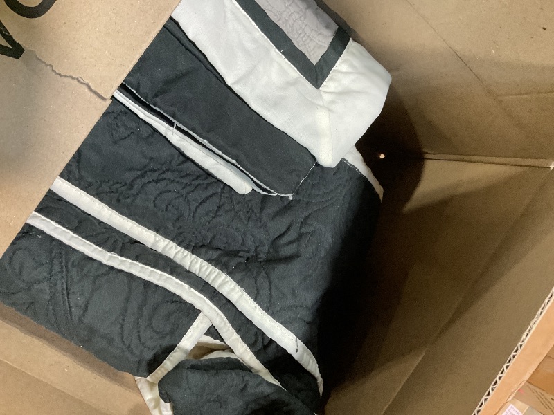 Photo 1 of **INCOMPLETE SET MISSING PIECES**** Madison Park Attingham Reversible Quilt Set - All Season Breathable Coverlet, Lightweight Cozy Bedding Layers, Matching Shams, Full/Queen(90"x90"), Black Multi 7 Piece