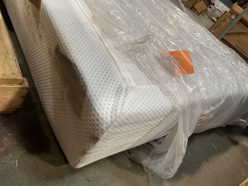 Photo 1 of **DIRT FROM TRANSPORT **ZINUS 10 Inch Green Tea Cooling Memory Foam Mattress [New Version], Queen, Fiberglass Free, Medium Firmness, Cooling Gel Foam, Certified Safe Foams & Fabric, Mattress in A Box