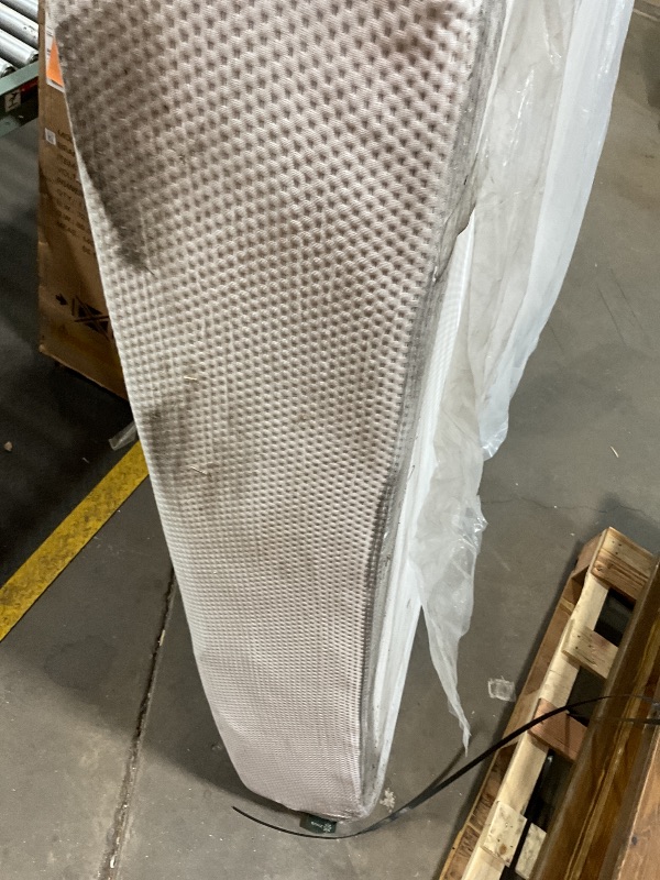 Photo 1 of **DIRT FROM TRANSPORT **ZINUS 10 Inch Green Tea Cooling Memory Foam Mattress [New Version], Queen, Fiberglass Free, Medium Firmness, Cooling Gel Foam, Certified Safe Foams & Fabric, Mattress in A Box