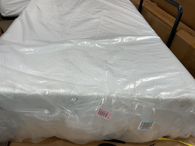 Photo 1 of **DIRT**ZINUS 10 Inch Green Tea Memory Foam Mattress, Twin, Fiberglass Free, Patented Custom Contour Support, Sturdy Base Foam, CertiPUR-US Certified, Mattress in A Box, White