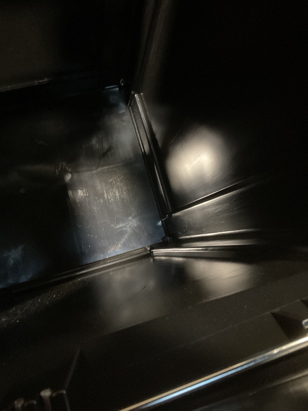 Photo 1 of **TOP CORNER COVER CRACKED. DIRT**Rubbermaid Commercial Products Ranger Outdoor Trash Can with Lid 45-Gallon Plastic Black Indoor/Outdoor Garbage Can for Parks/Shopping Malls/Festivals/Stadiums