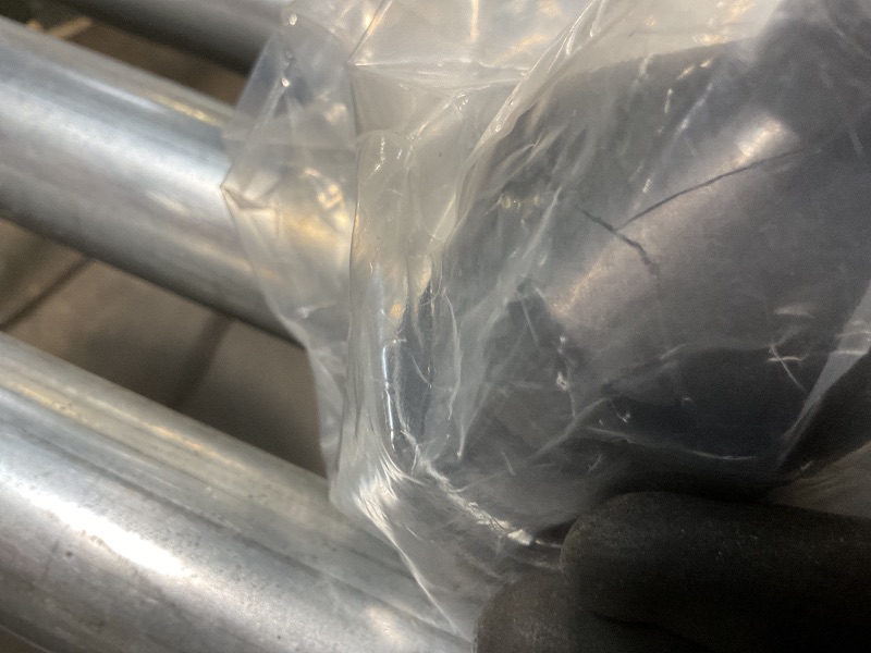 Photo 1 of **PLASTIC COVER PIECE BROKEN**Front Right Lower Control Arm w/Ball Joint for Chevy Trailblazer & GMC Envoy 02-07, Buick Rainier 04-07, Oldsmobile Bravada 04, Isuzu Ascender 03-07, 05-07 Saab 9-7X, Suspension Kit K620468