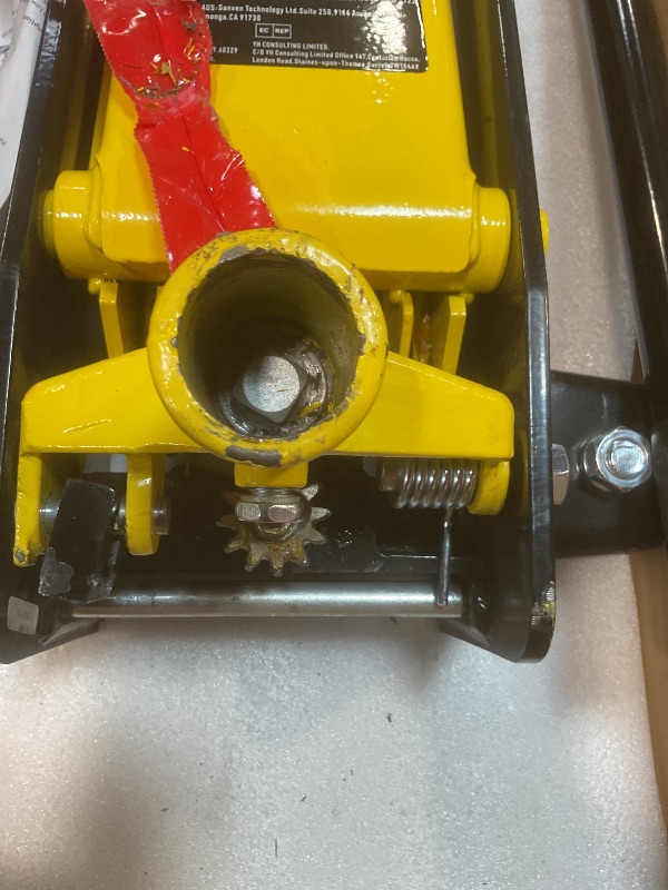 Photo 1 of **SELLING FOR PARTS. DOES NOT JACK UP**VEVOR 3 Ton Low Profile Floor Jack for All Terrain Vehicles, Heavy-Duty Steel Racing Jack with Quick Lift Pump, 5.12"-20" Lifting Range, 3.0 tons