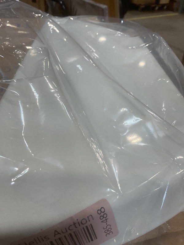 Photo 1 of **DIRT. SMALL CHIP**Toilet lid
